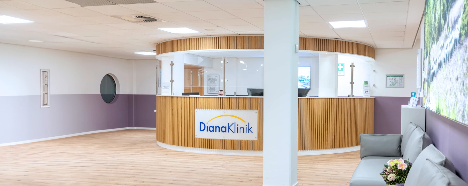 DianaKlinik | Empfang Empfangsbereich der DianaKlinik, der Fachklinik für Rehabilitation und Akutmedizin in der Lüneburger Heide.