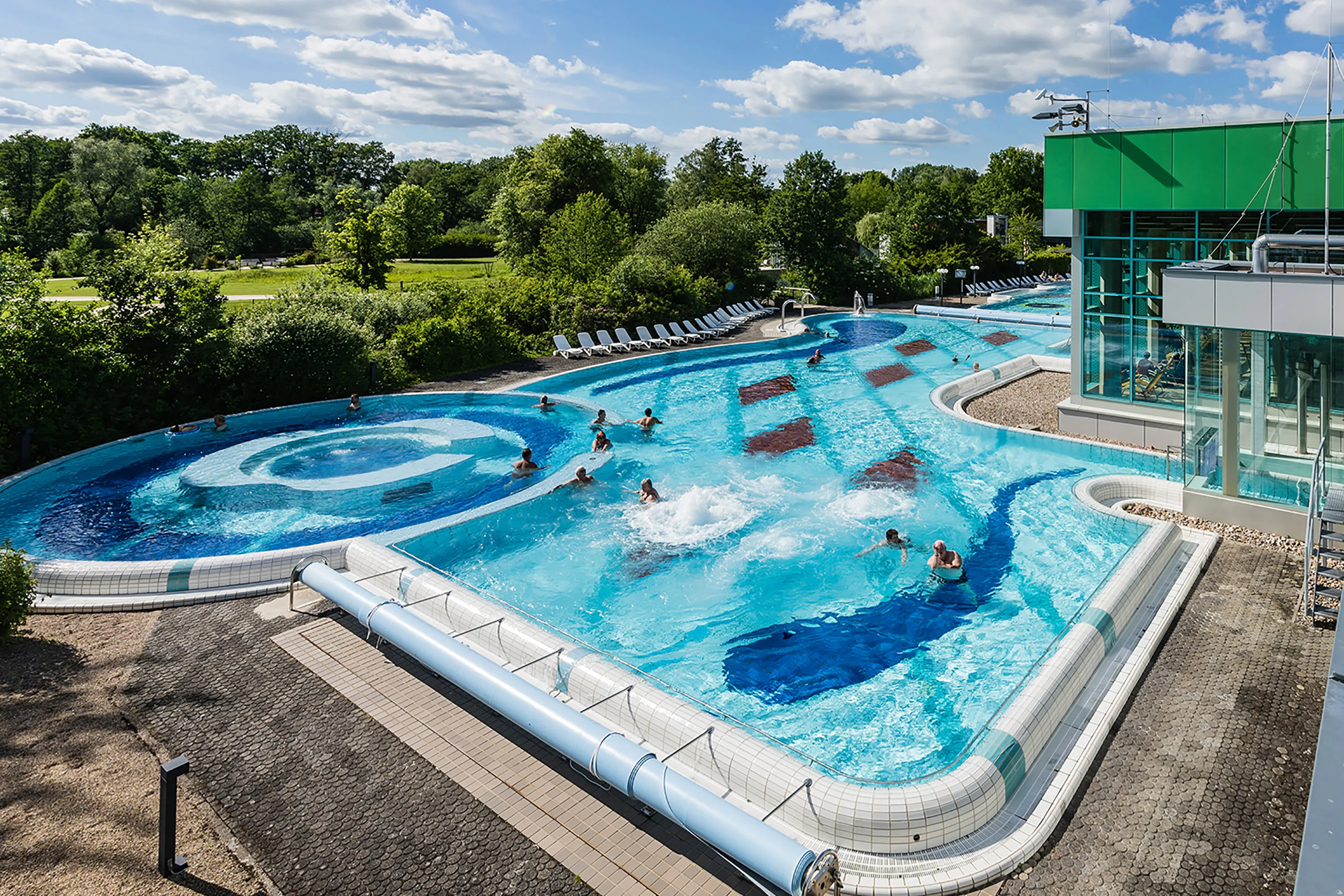 DianaKlinik | Jod-Sole-Therme in Bad Bevensen Blick auf das Wasserbecken der Jod-Sole-Therme in Bad Bevensen – ein Mineral-Heilbad in der Lüneburger Heide.